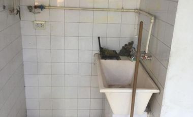 V.ADELINA. C.ARGERICH Y AV. DE MAYO. CASA 3 AMBIENTES, 2 DORMITORIOS , COCINA-COMEDOR, BAÑO,  FONDO LIBRE  Y COCHERA