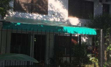 V.ADELINA. C.ARGERICH Y AV. DE MAYO. CASA 3 AMBIENTES, 2 DORMITORIOS , COCINA-COMEDOR, BAÑO,  FONDO LIBRE  Y COCHERA