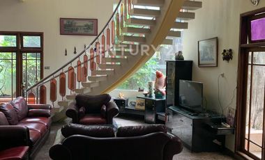 Rumah Panjang Jembatan Lima Di Jalan Utama