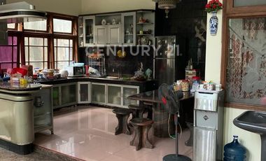 Rumah Panjang Jembatan Lima Di Jalan Utama