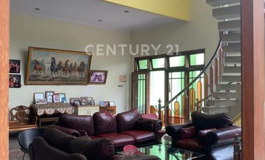 Rumah Panjang Jembatan Lima Di Jalan Utama