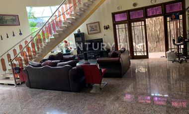 Rumah Panjang Jembatan Lima Di Jalan Utama