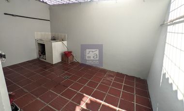 COD. 5952 - SE ARRIENDA CASA - BARRIO: PROVENZA