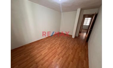 Esta casa de dos pisos más azotea en Venta ofrece una oportunidad excepcional tanto para vivienda como para inversión con una ubicación privilegiada.
