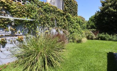 Casa en Venta de 4 ambientes con Espectacular jardín verde en terraza- Caballito