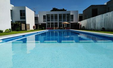 Venta de casa nueva de 3 recámaras, 153 m2, alberca en condominio,  Xochitepec, Mor.