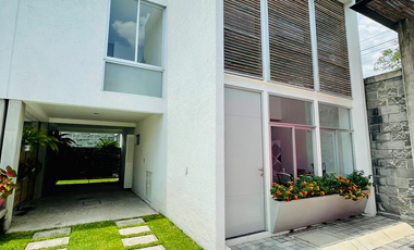 Venta de casa nueva de 3 recámaras, 153 m2, alberca en condominio,  Xochitepec, Mor.