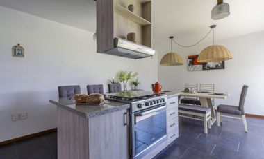 Venta de casa nueva de 3 recámaras, 153 m2, alberca en condominio,  Xochitepec, Mor.
