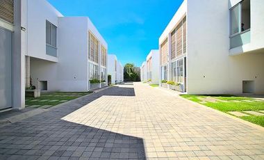 Venta de casa nueva de 3 recámaras, 153 m2, alberca en condominio,  Xochitepec, Mor.