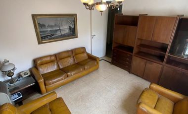 Casa de 4 AMBIENTES ubicada a 250 metros de la estación