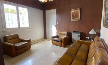 Casa de 4 AMBIENTES ubicada a 250 metros de la estación