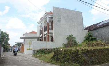 RUMAH ETNIK MEWAH 2 LT 3 KT DI PUSAT KOTA JOGJA