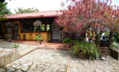 finca en venta en la mesa. Cod V2310