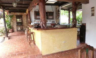 finca en venta en la mesa. Cod V2310