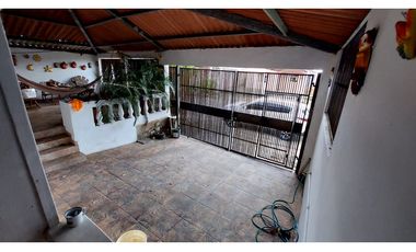 SE VENDE CASA EN VACAMONTE, LA REINA