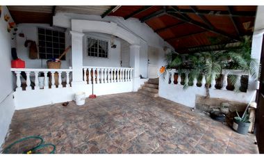 SE VENDE CASA EN VACAMONTE, LA REINA