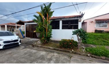 SE VENDE CASA EN VACAMONTE, LA REINA