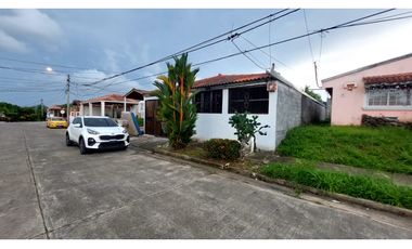 SE VENDE CASA EN VACAMONTE, LA REINA