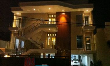 Rumah Kost Lux & Mewah,Private+Balcony ada Taman Siap Huni,Dukuh Kupang Surabaya.