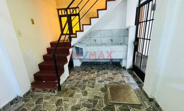 Venta De Casa 2 Pisos Urb Primavera