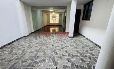 Venta De Casa 2 Pisos Urb Primavera