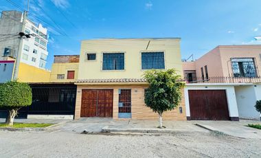 Venta De Casa 2 Pisos Urb Primavera