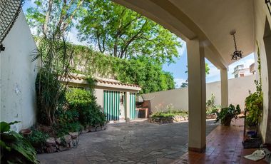 CASA 4 DORMITORIOS VENTA ZONA MONUMENTO A GUEMES