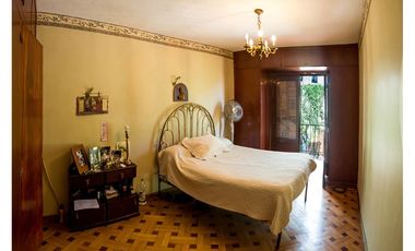 CASA 4 DORMITORIOS VENTA ZONA MONUMENTO A GUEMES