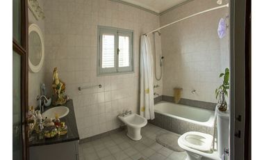 CASA 4 DORMITORIOS VENTA ZONA MONUMENTO A GUEMES