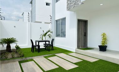 CASAS EN URB CRISTAL AZUL