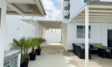 CASAS EN URB CRISTAL AZUL