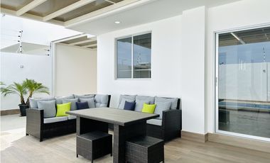 CASAS EN URB CRISTAL AZUL