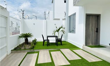 CASAS EN URB CRISTAL AZUL