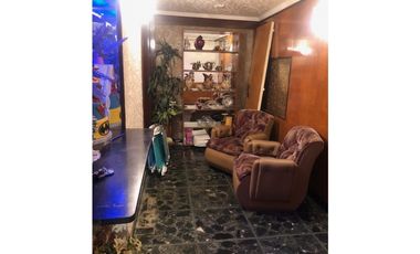 Semi Piso 5 ambientes - Zona CENTRO - en Venta - PERMUTA