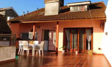 departamento en planta alta de 4 ambientes.