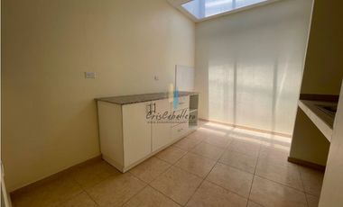 VENDO CASAS CERCA DEL CENTRO COMERCIAL LA DOÑA EN LA 24 DE DICIEMBRE