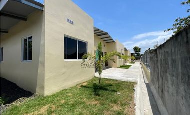 VENDO CASAS CERCA DEL CENTRO COMERCIAL LA DOÑA EN LA 24 DE DICIEMBRE