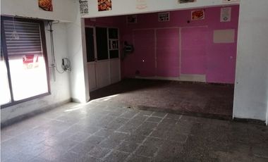 Venta chalet con local y departamento 2 amb.