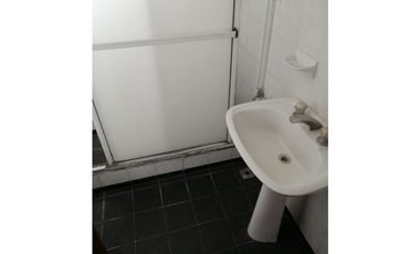 Venta chalet con local y departamento 2 amb.