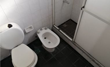 Venta chalet con local y departamento 2 amb.