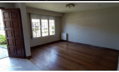 VENDO CHALET 3 AMB C/GARAGE DOBLE EN MAR DEL PLATA