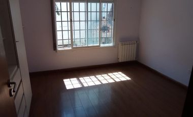 VENDO CHALET 3 AMB C/GARAGE DOBLE EN MAR DEL PLATA