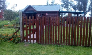 EXCELENTE PROPIEDAD DOS LOTES TERRENOS CON VIVIENDA DE TRES AMBIENTES EN BUENAS CONDICIONES