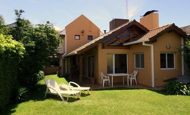 Venta Casa En Necochea Barrio Parque