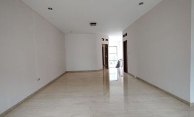 For Sale Town House at Cilandak & Condition Semi Furnished HSE-A0422