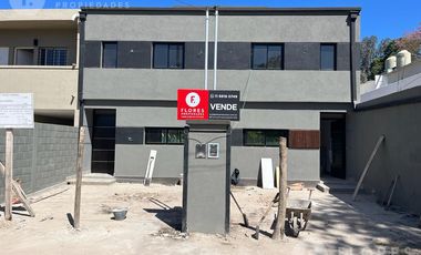 Flores Prop. Vende Casa en construcción - Pilar