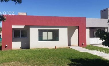 Casa venta 4 ambientes La Cesarina general rodriguez