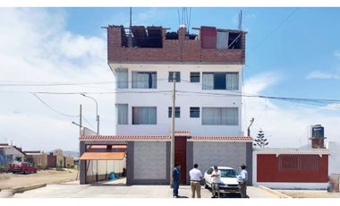 Casa en Venta en via principal en San Bartolo Lima
