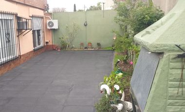 Casa Fondo en venta en Villa Tesei