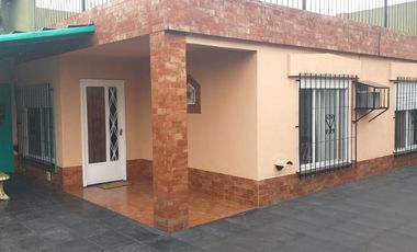 Casa Fondo en venta en Villa Tesei